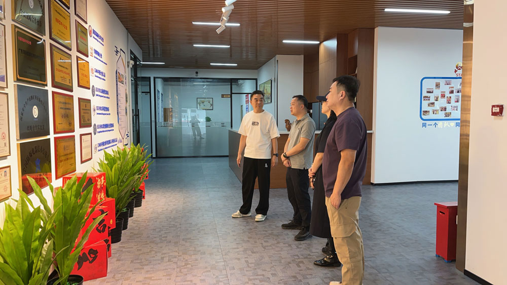 政企协同强安全 共筑发展新防线——东莞市立沙岛综合服务中心梁主任到访广东湾际盛鼎检测技术有限公司